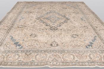 A carpet, Oriental, ca 430 x 324 cm.