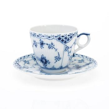 KAFFEKOPPAR med FAT, 9 st, "Musselmalet", Royal Copenhagen, Danmark 1970-80-tal.