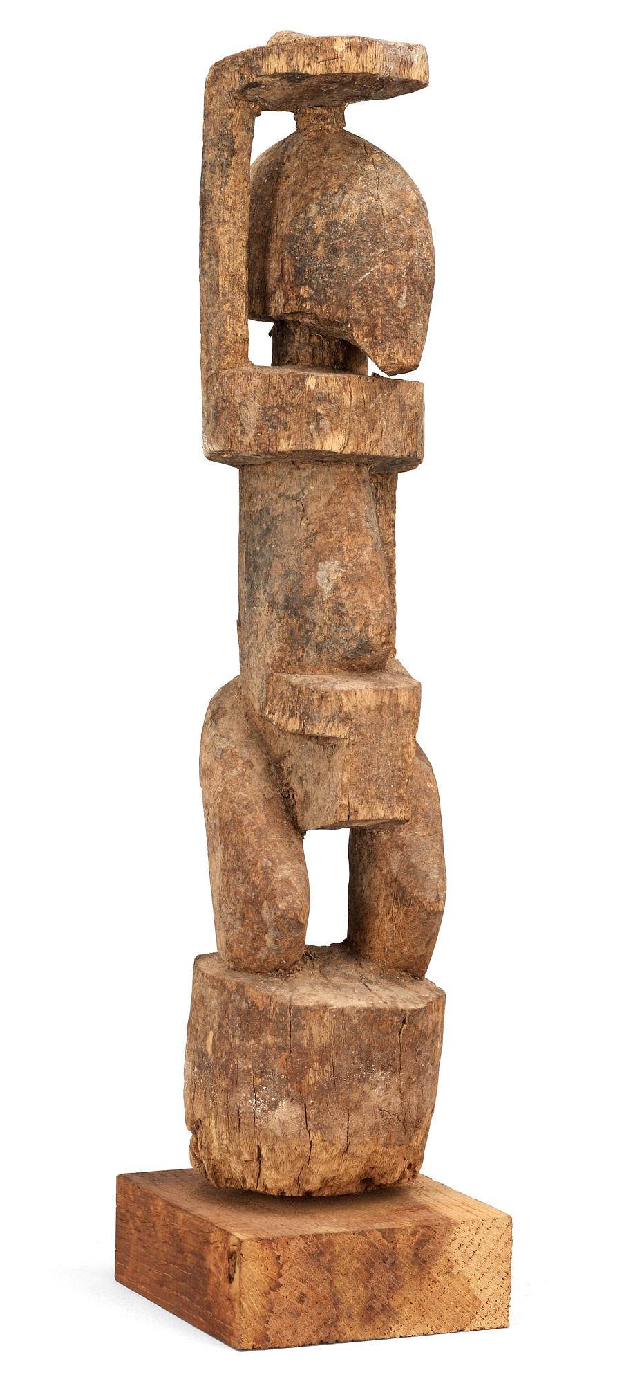 FETISCH. Trä. Tellem/Dogon-stammen. Mali 1800-talets mitt - andra hälft. Höjd 30,5 cm.