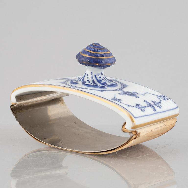 A 'Blue Fluted' porcelain rocker blotter / ink absorber, Royal Copenhagen, model 2034, 1898-1923.