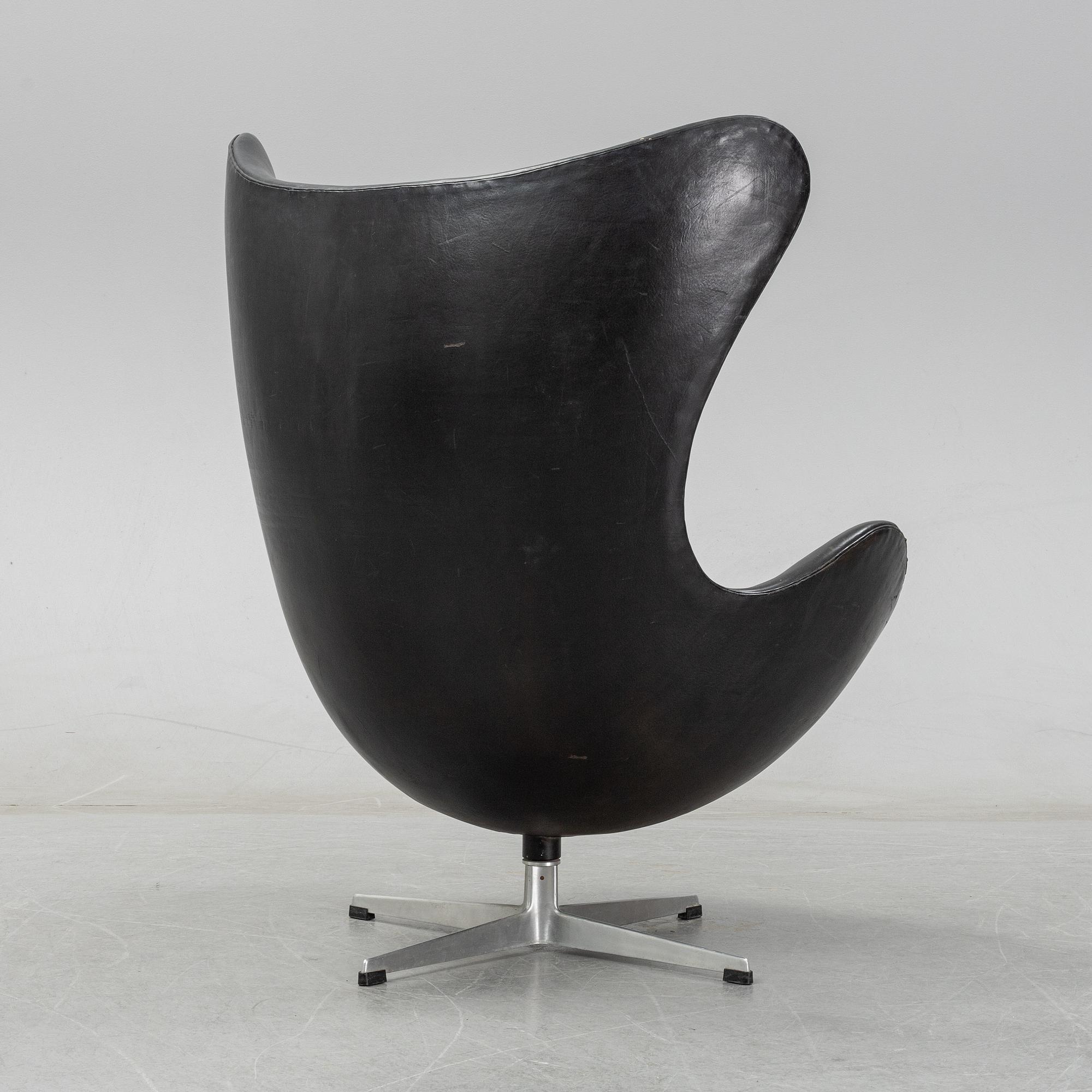 ARNE JACOBSEN, A easy chair "Egg chair" designed for Fritz Hansen, Denmark.