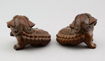 FIGURER, 1 par, snidat trä, Kina, 2000-tal.