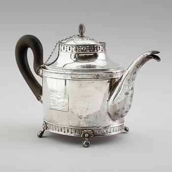 TEKANNA, silver, Olof Hagrelius, Mariefred 1820. Vikt ca 723 gram.