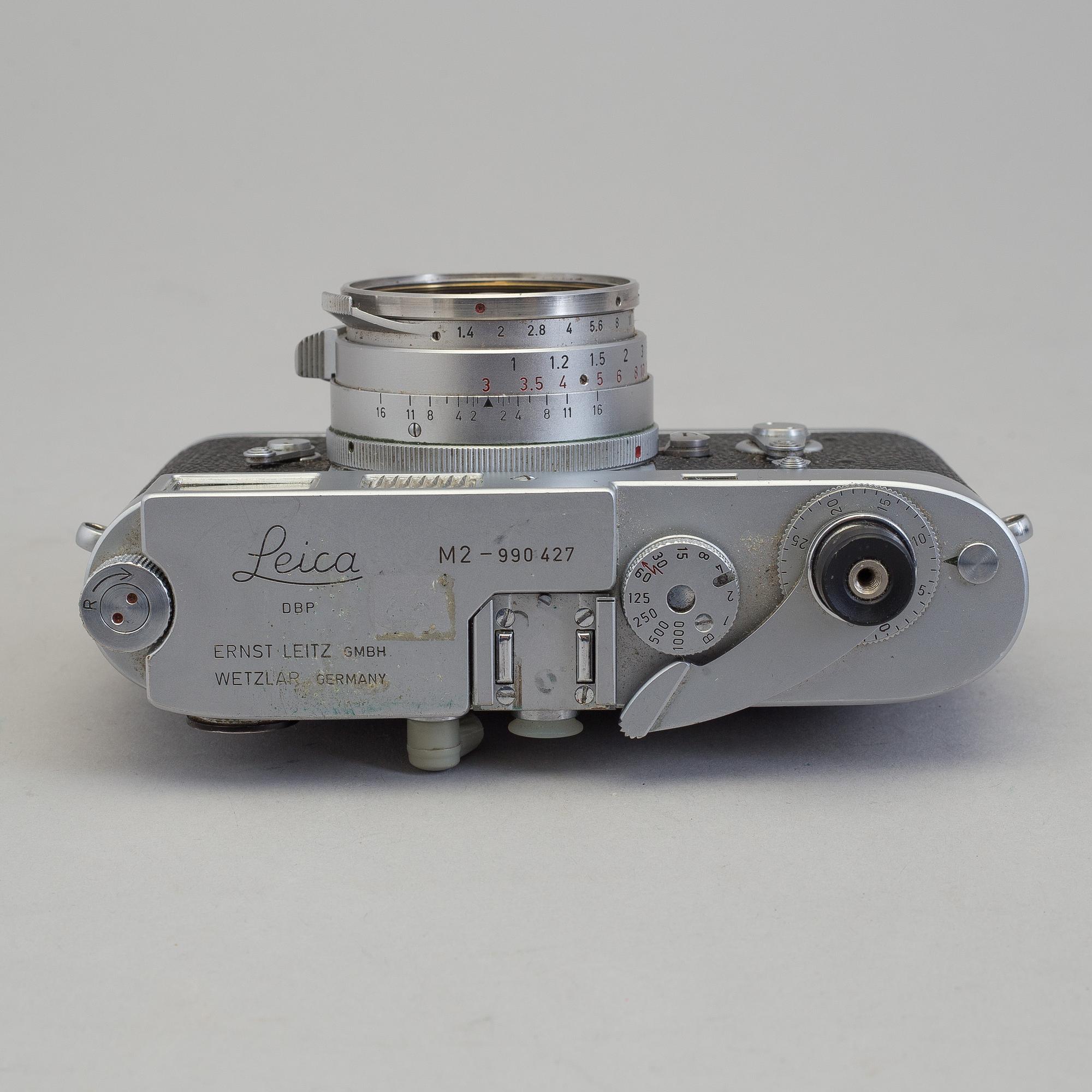 A LEICA M2 camera no 990427 from Wetzlar 1960. With Summilux 1:1.4/35. With original box.
