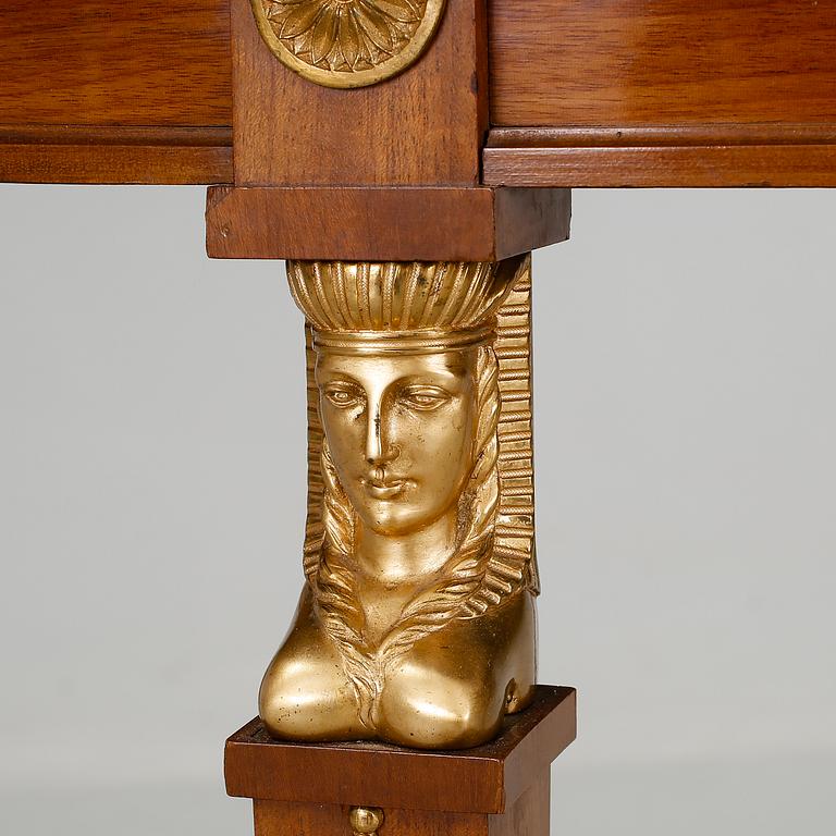 SALONGSBORD, empirestil, sekelskiftet 18/1900-tal.