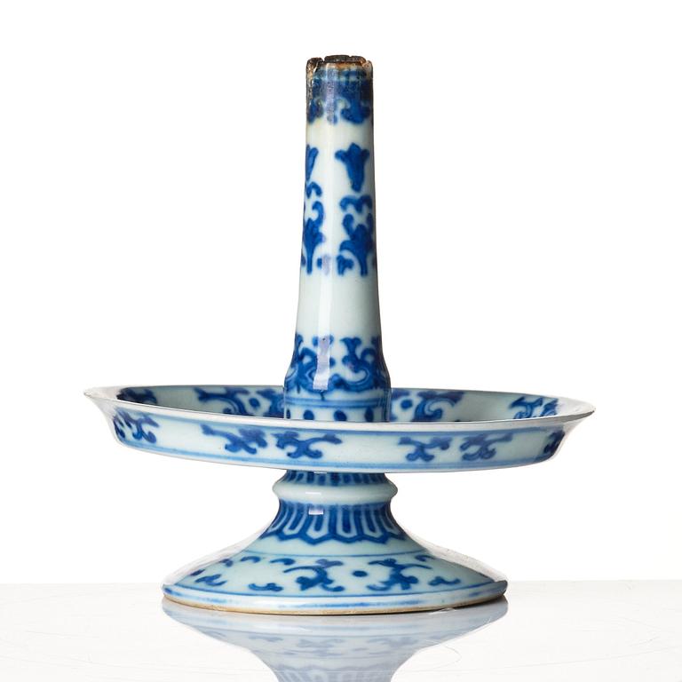 A blue and white joss stick holder, Qing dynasty, 19th Century.