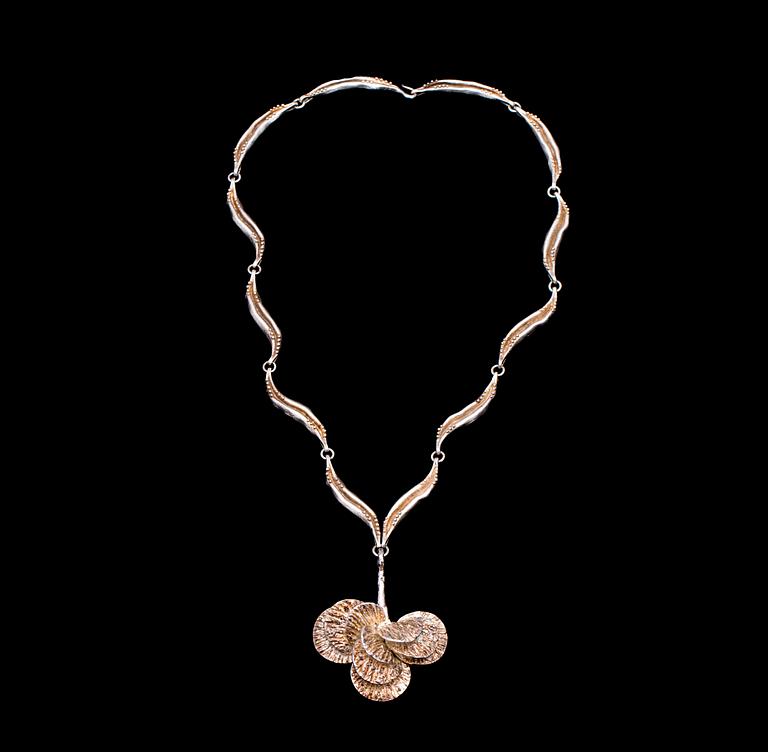 COLLIER MED HÄNGE, sterlingsilver, Theresia Hvorslev, MEMA, Lidköping. Vikt ca 103 g.