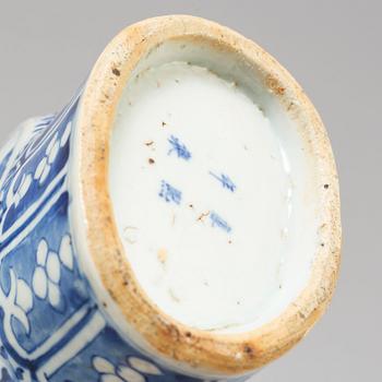 A blue and white moon flask, Qing dynasty, circa 1900.