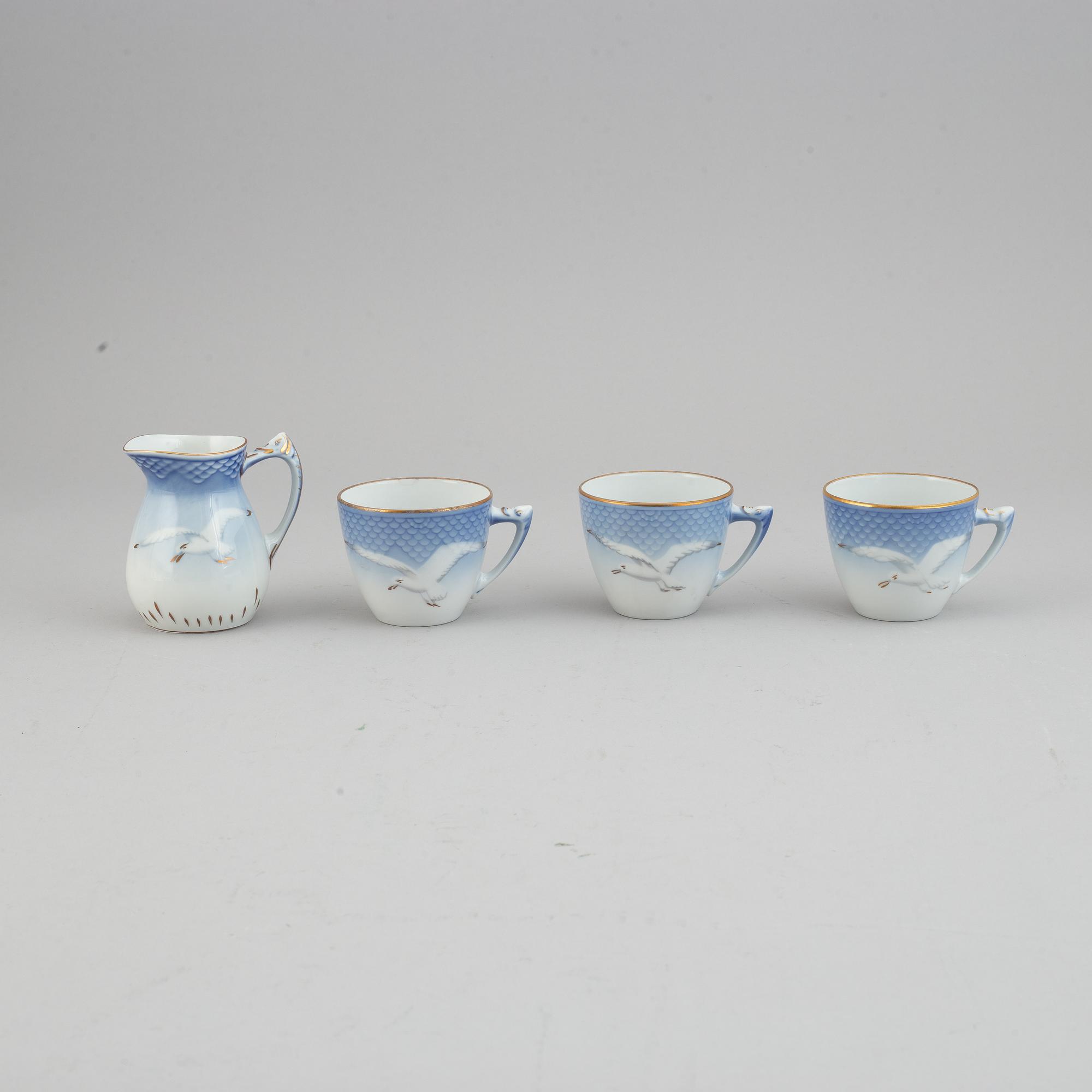 Bing & Grøndahl, a 41-pcs, porcelain coffee and tea service "Seagull" (Måsen), Denmark.