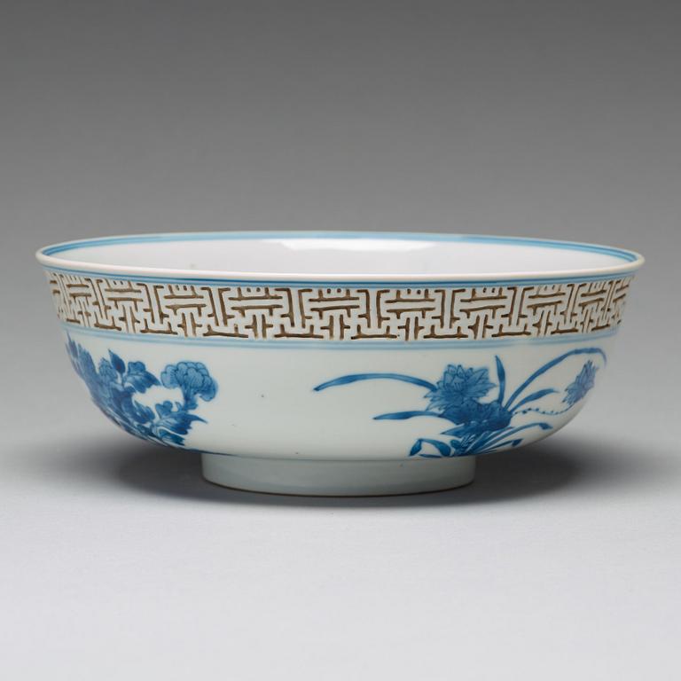 SKÅL, porslin. Qingdynastin, Kangxi (1662-1722).