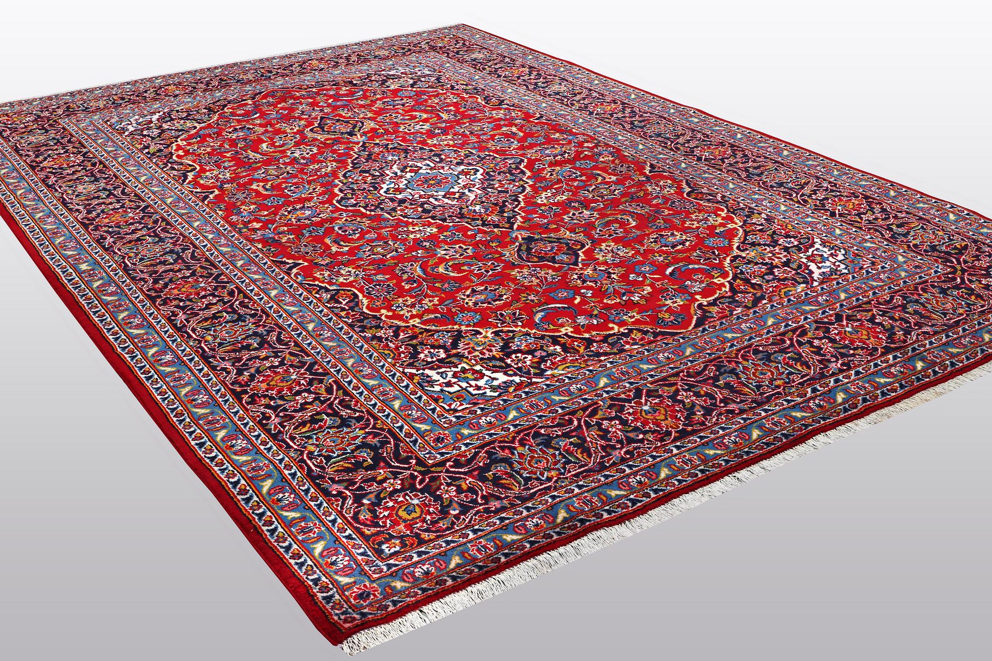 A carpet, Kashan, ca 370 x 267 cm.