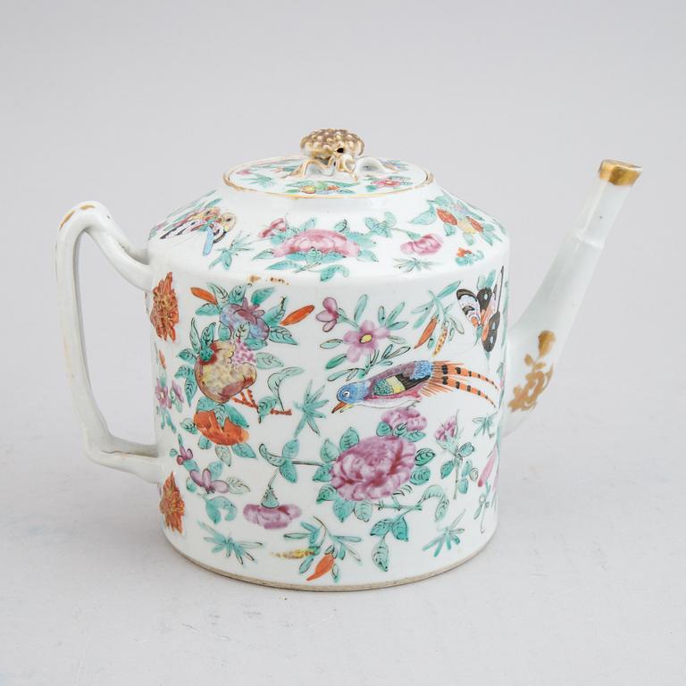 13 famille rose Canton porcelain objects, Qing dynasty, late 19th century.