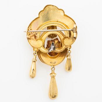 18K gold brooch with a pearl.