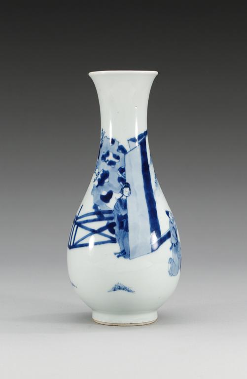 A blue and white vase, Qing dynasty, Kangxi (1662-1722).