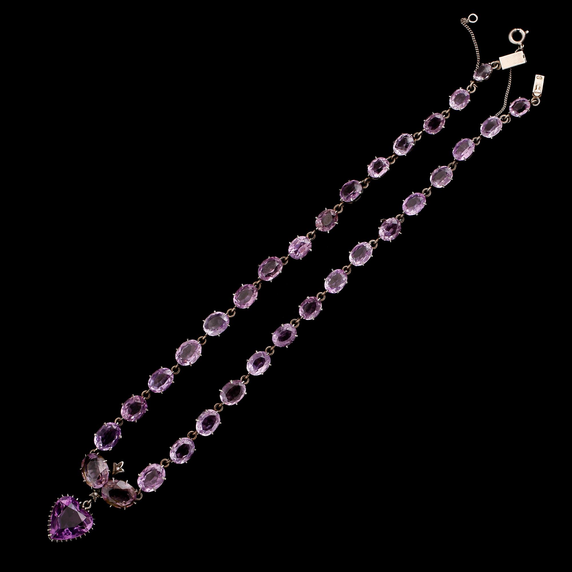 COLLIER, silver, med fasetterade ametister, 1900-talets första hälft.