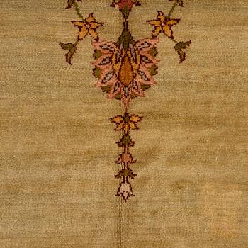 An antique west anatolian Ushak carpet, ca 367 x 296 cm.