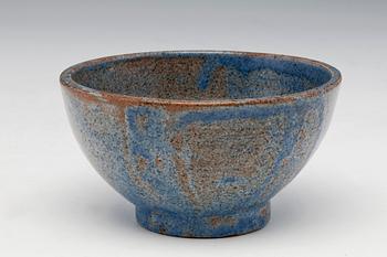 695. Hilkka-Liisa Ahola, A CERAMIC BOWL.