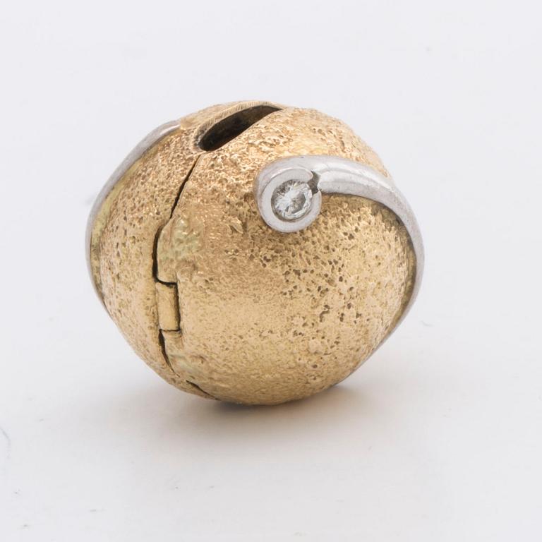 LYNGGAARD lås 18K guld och vitguld m 2 briljanter ca 0,10 ct totalt.