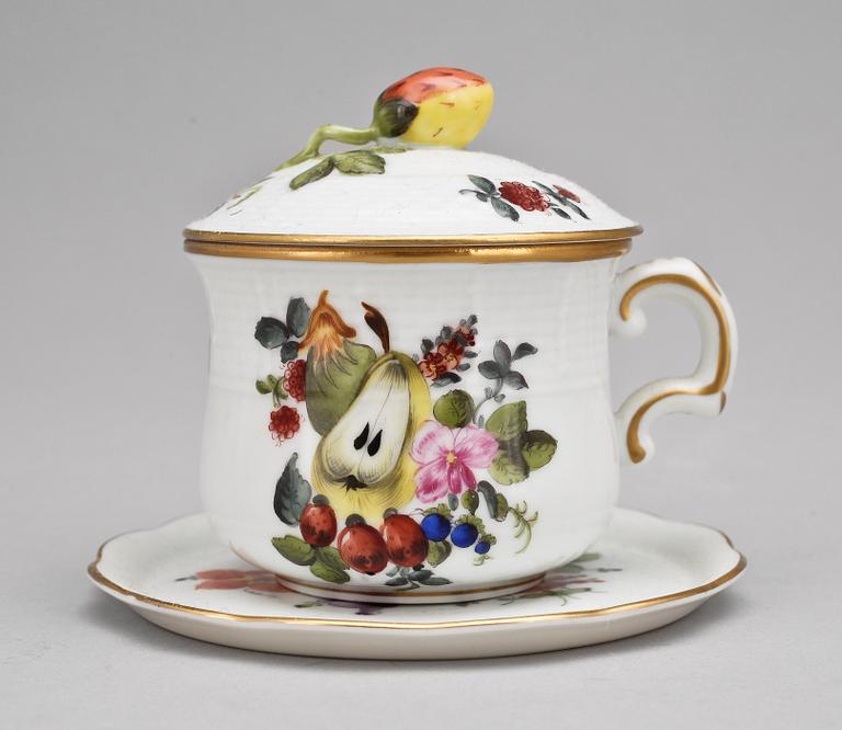 CREMEKOPPAR med FAT, 6 st, porslin, Herend, Ungern, 1900-talets andra hälft.