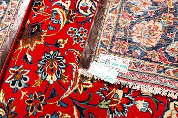 A Kashan carpet., a. 330 x 233 cm.