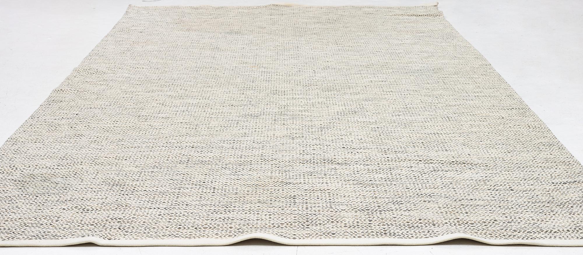 Matta, 390 x 240 cm., modern tillverkning.