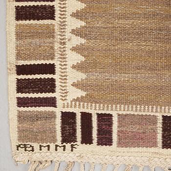 CARPET. "Salerno grå med enkel bård" ("Kristianstad"). Flat weave. 465 x 360 cm. Signed AB MMF BN.