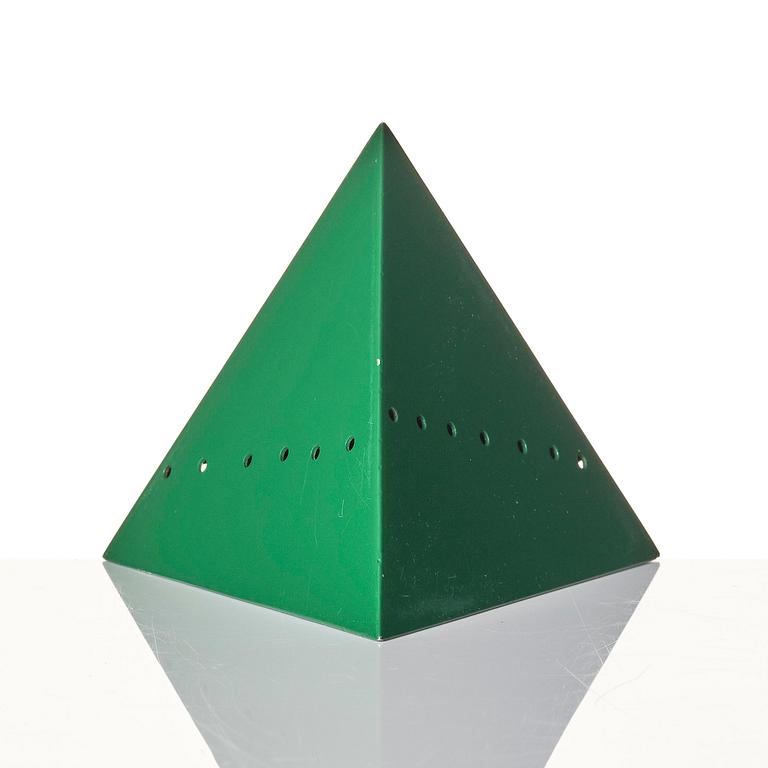Lucio Fontana, "Piramide".
