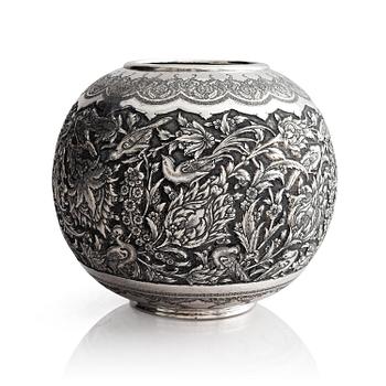 425. Vas, silver, Persien, 1900-talets första hälft.