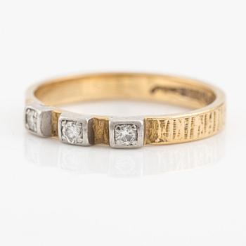Ring 18K guld med runda briljantslipade diamanter, för Lapponia 1971.