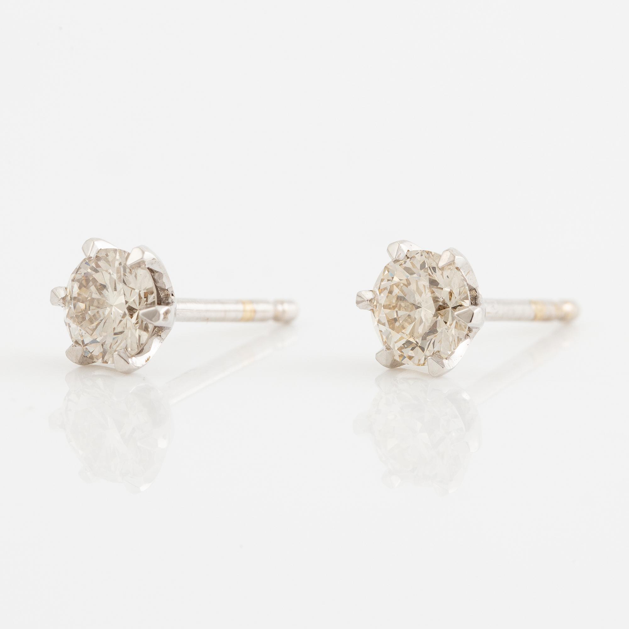 Örhängen, ett par, 18K vitguld med briljantslipade diamanter.