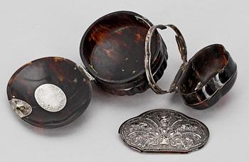 SNUSDOSOR, 2 st, sköldpadd. Senbarock, 1700-talets mitt.