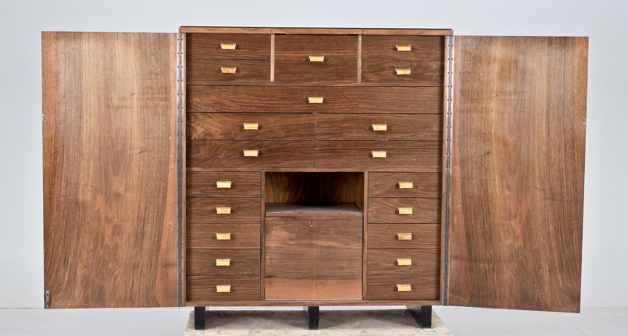 SKÅP, Erik Chambert för Chamberts Möbelfabrik, 1930-tal.