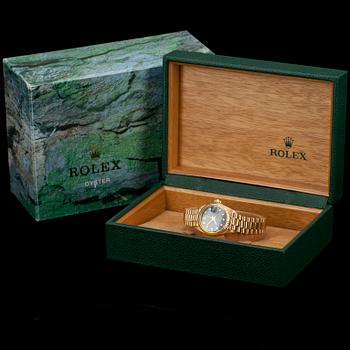 DAMARMBANDSUR, 18k guld med briljantslipade diamanter, Rolex Oyster Perpetual Datejust. Helhetsvikt 67,7 g.