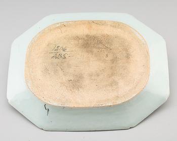 STEKFAT, porslin, Kina, Qianlong 1736-1795.