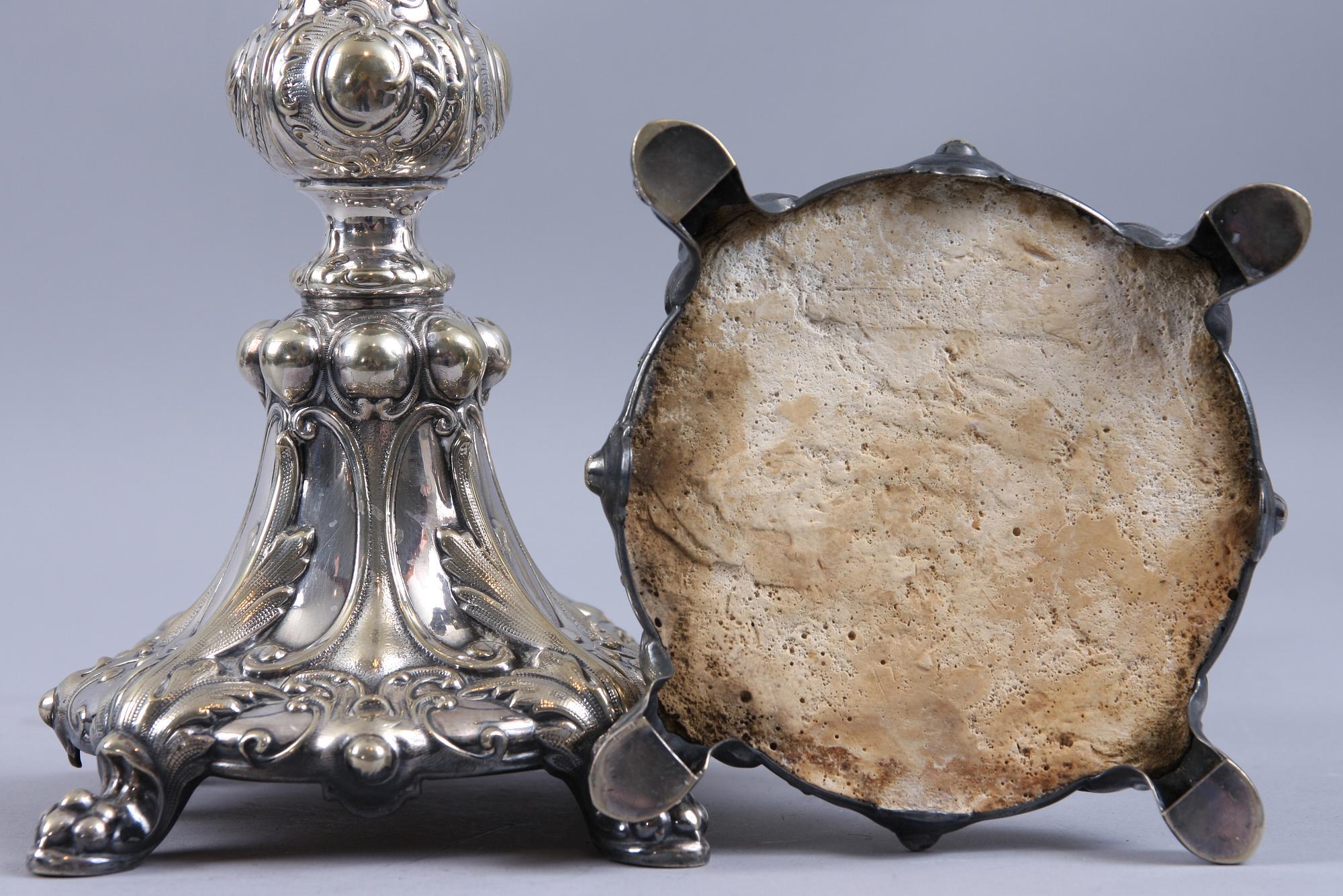 LJUSSTAKAR, ett par, nysliver, nyrokoko, 1800/1900-tal.