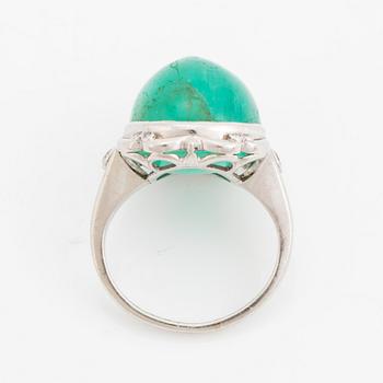 Ring, platina med cabochonslipad smaragd och diamanter, David Andersen & Co.