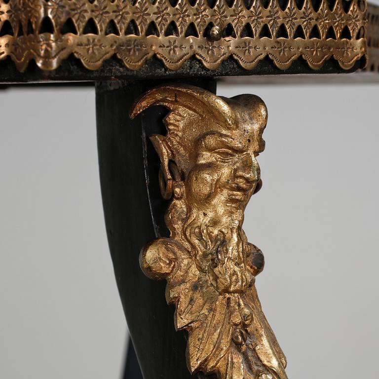 BORD, Ny-Louis seize, Frankrike, 1800-talets andra hälft.