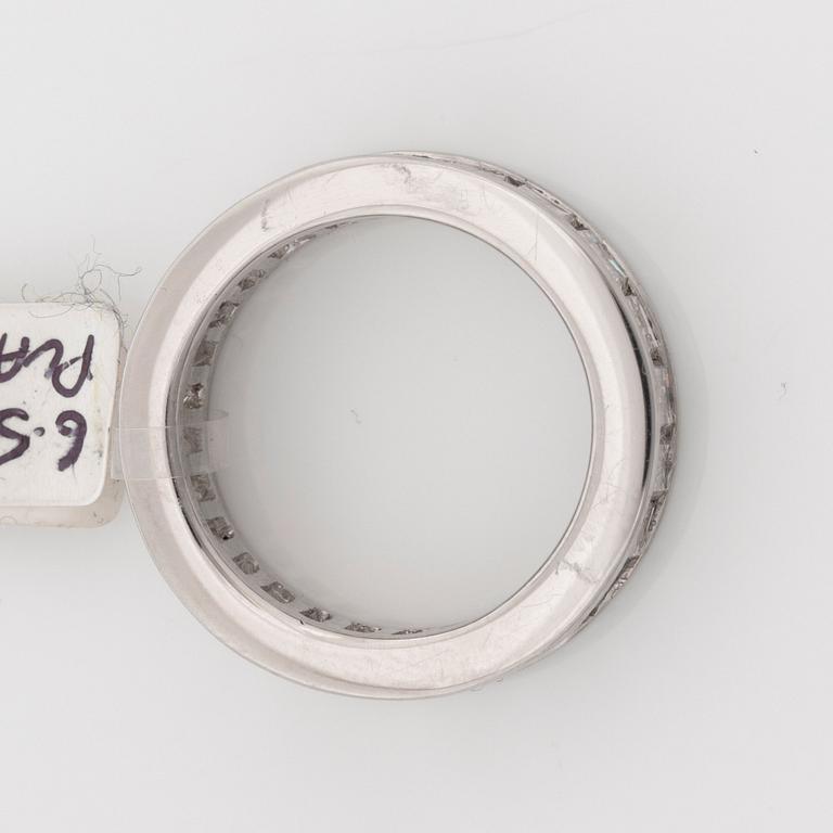 RING med baguetteslipade diamanter totalt 6.56 ct.