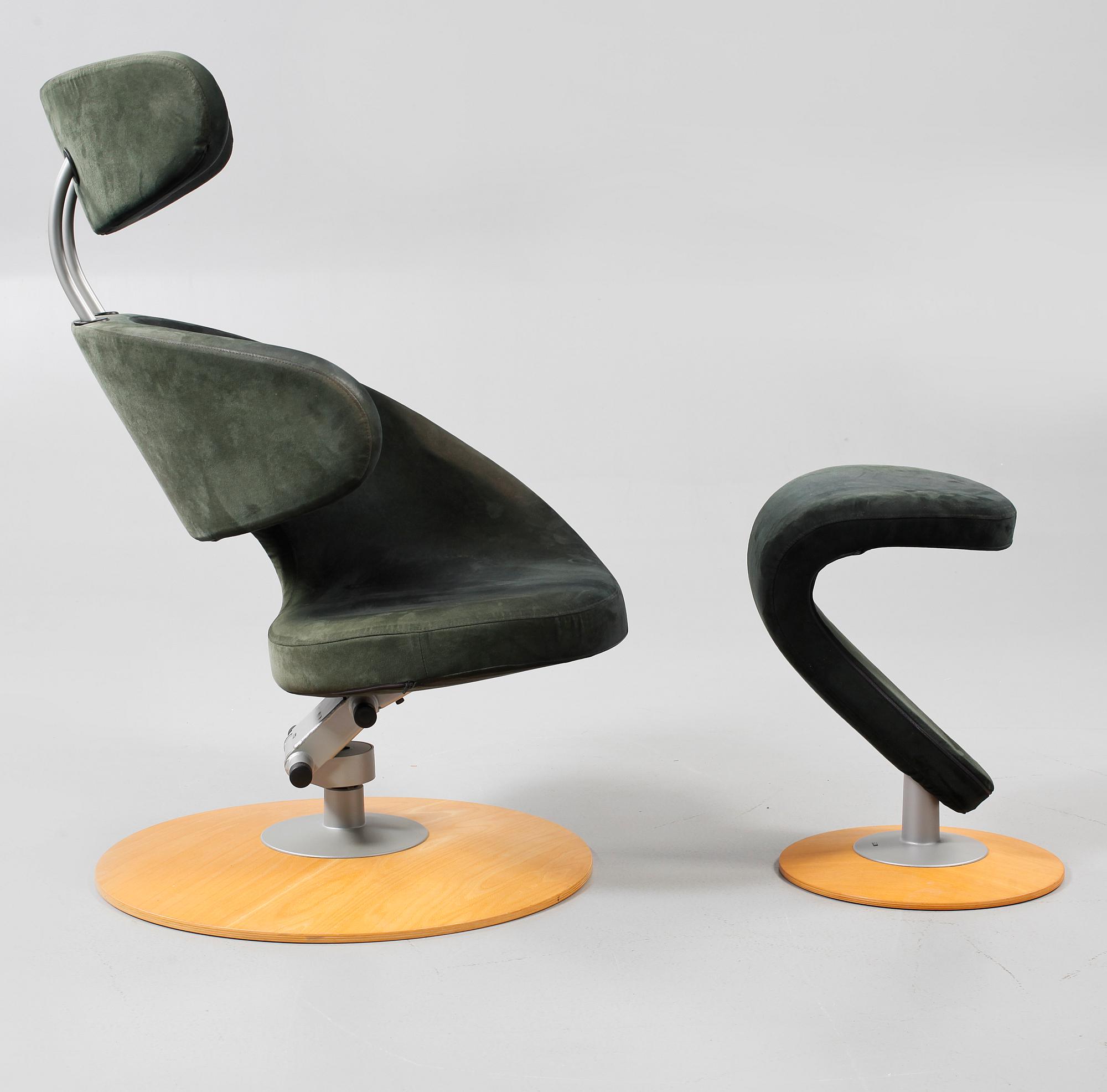 FÅTÖLJ SAMT FOTPALL, Stokke, model "Peel",omkring år 2000.