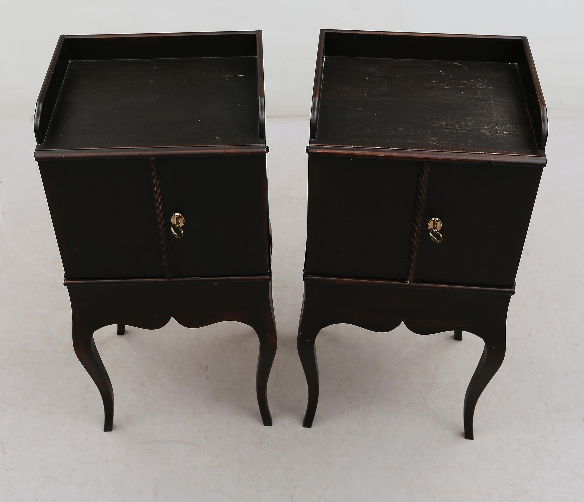 SÄNGBORD, 1 par, rokokostil, för Nationalmuseum, 1900-talets andra hälft.
