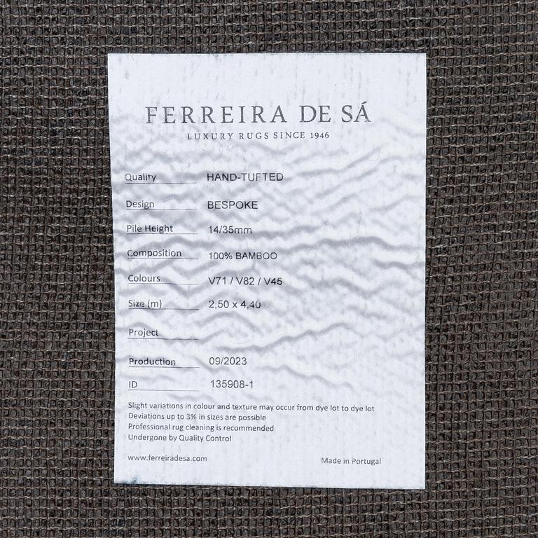 Diana Orving, matta "Disapperance I", handtuftad, ca 404 x 250 cm, Ferreira de Sá, Portugal.