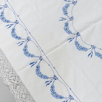 Harriet Bing, astiasto, 110 osaa, "Empire" posliini,  ja pöytäliina, Bing & Grøndahl Tanska.