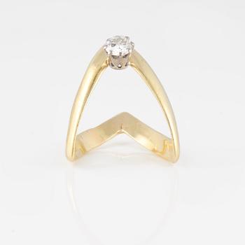 RING, med gammalslipad diamant ca 0.40 ct.