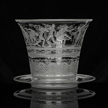 Simon Gate, an engraved glass bowl with plate, Orrefors 1930, model 122.