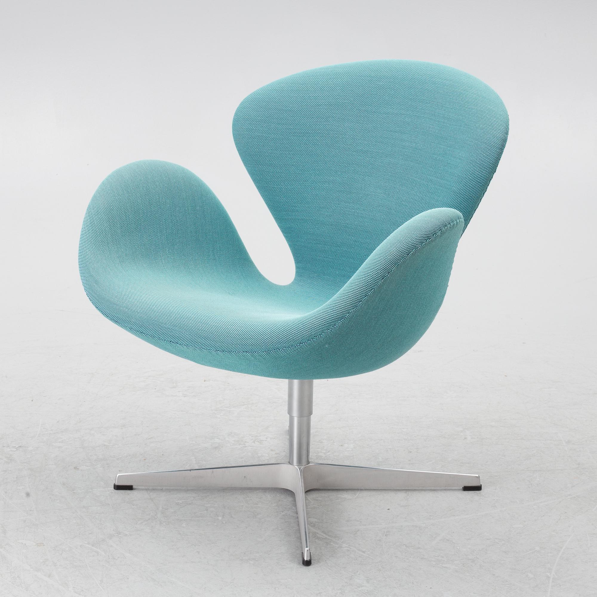 Arne Jacobsen, armchair, "The Swan", Fritz Hansen, Denmark, 2010.