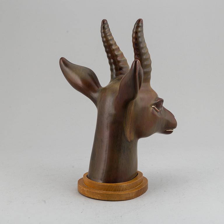 GUNNAR NYLUND, a unique stoneware sculpture of a gazelle´s head, Rörstrand, Sweden, mid 20th century.