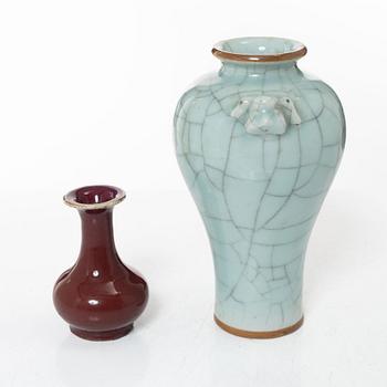 Two Chinese vases, Qing dynasty, 19th century.