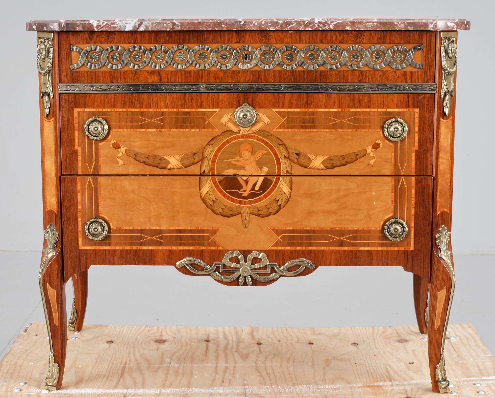 BYRÅ, gustaviansk stil, 1900-tal.