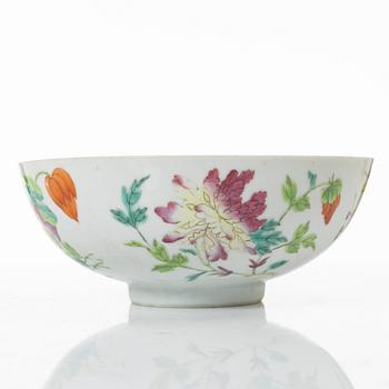 Fat, två stycken, samt lock och skål, porslin. Sen Qingdynasti.