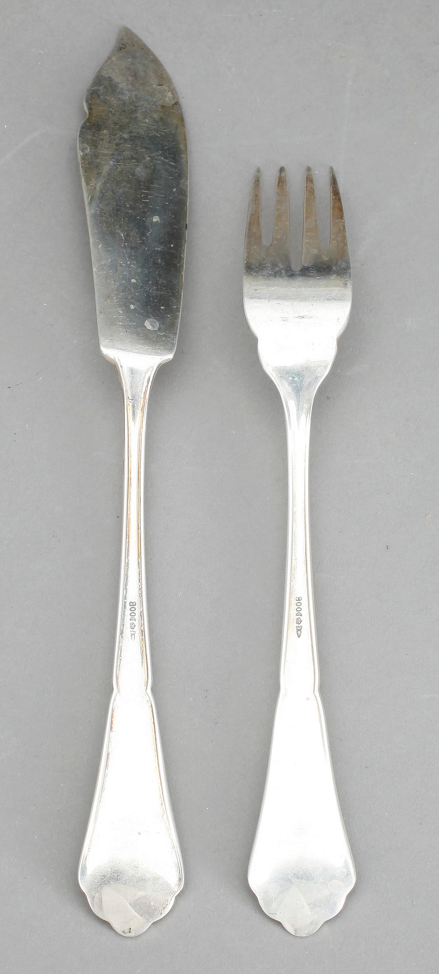 FISKBESTICK, 24 delar, silver, Tyskland, 1900-talets första hälft. Vikt ca 1154 gram.